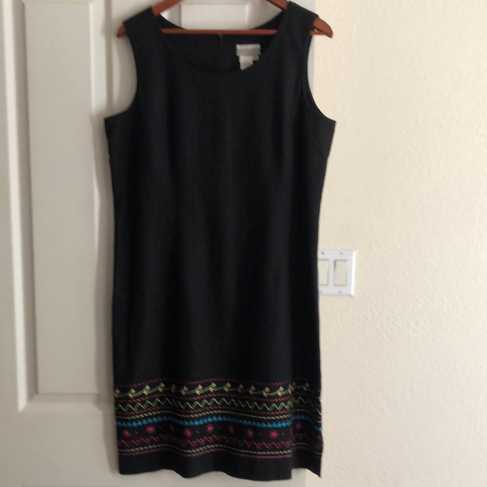 EUC- Gorgeous Embroidered Black Shift Dress